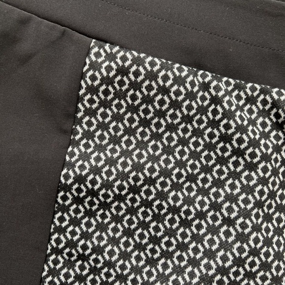 Zenergy by Chico's Size 2 Large Black Ankle Pants Stretch Pull-On Cropped - Picture 3 of 11